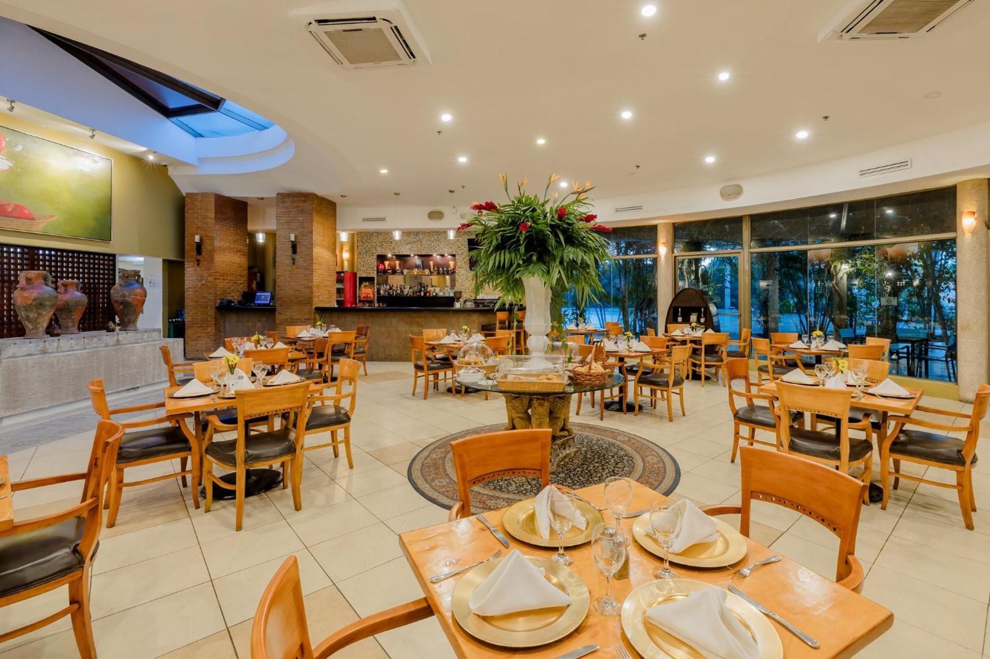 Holiday Inn Convention Center By Ihg Managua Bagian luar foto